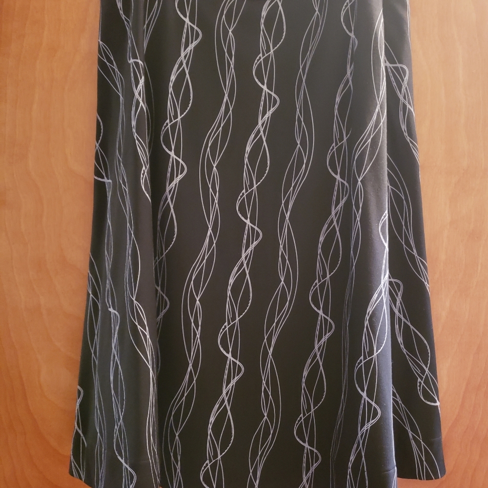 A line skirt w slight flow.